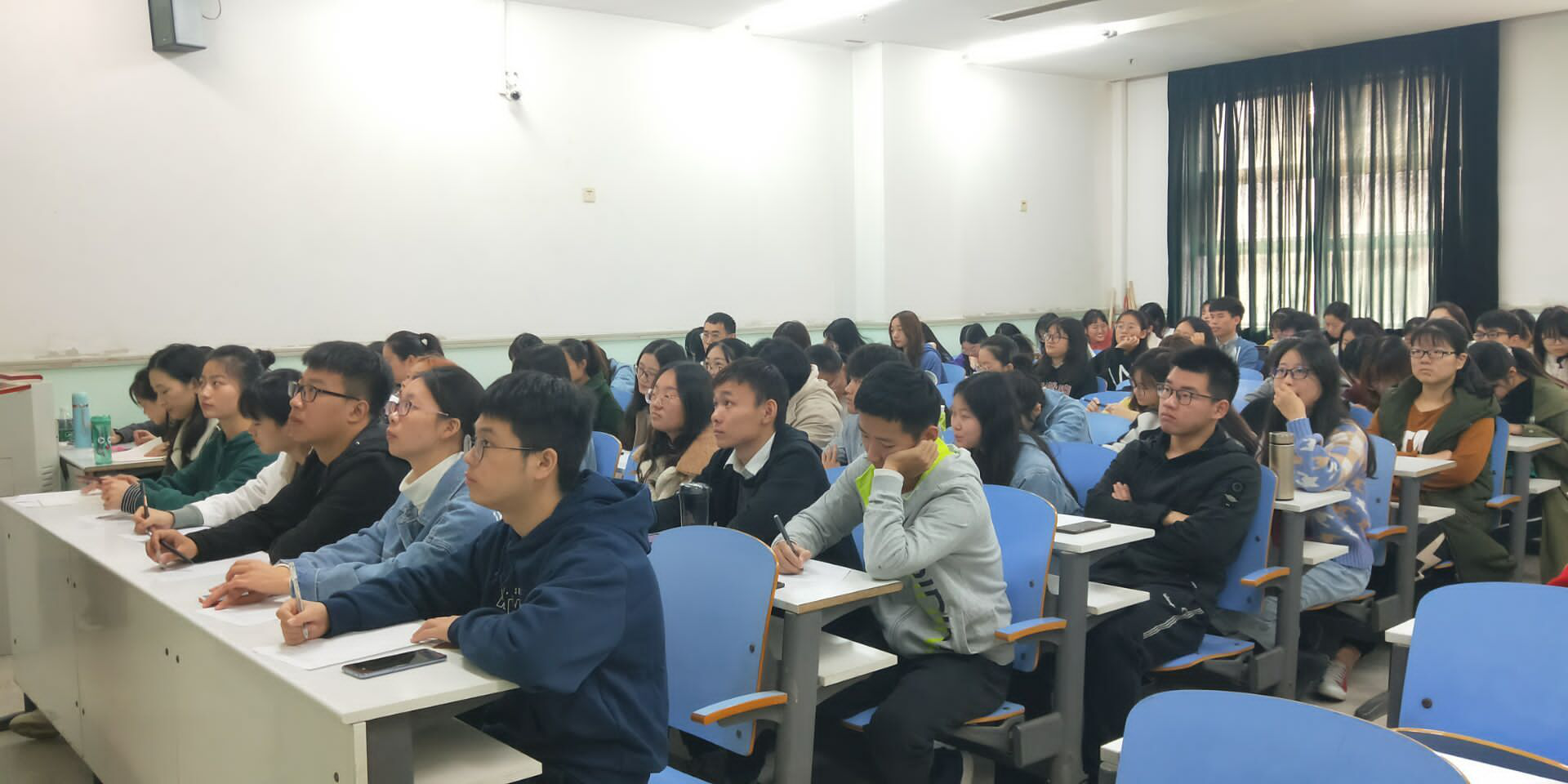 园艺学院开展“党员讲先进”活动