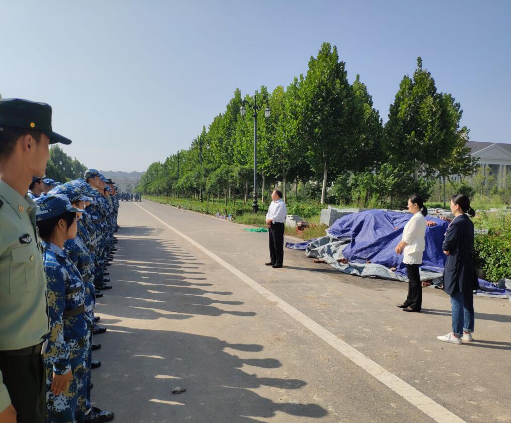 园艺学院党委慰问18级军训同学，送上中秋祝福